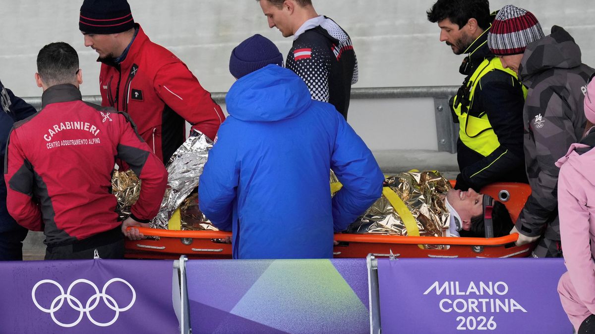 Tři nehody během chvíle. Rakouští bobisté havarovali ve vysoké rychlosti